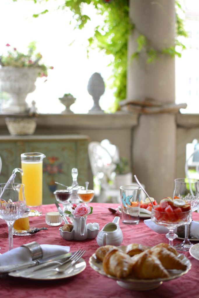 Les délices du petit déjeuner sur la terrasse