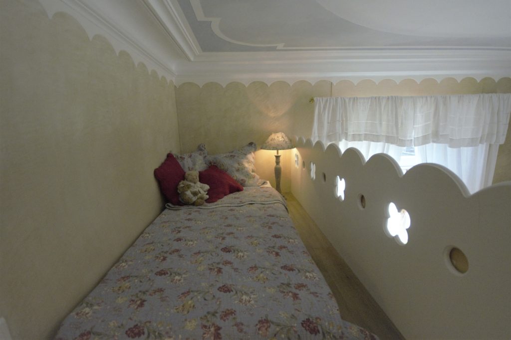 Mezzanine située au dessus de la salle de bain